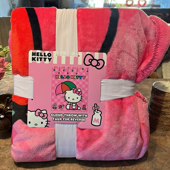 Hello Kitty faux fur reverse huge fluffy blanket - Picture 10 of 11